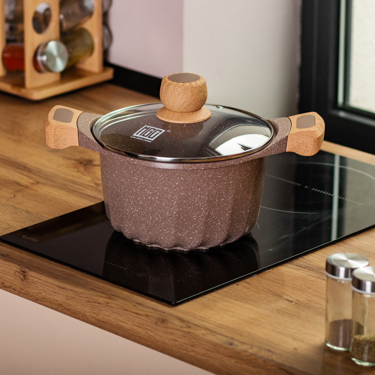 Алюминиевая кастрюля о&кстати;емом 3 літри з кришкою Ø 20 см