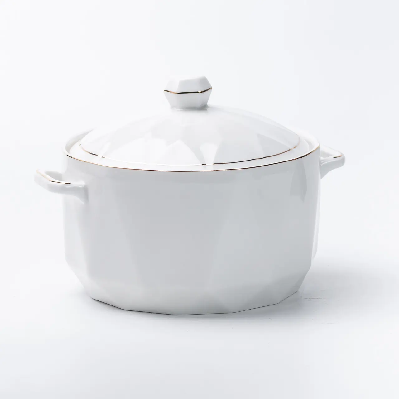 Керамическая супница с крышкой и ручками. 1,4 L White - купить недорого в Украине