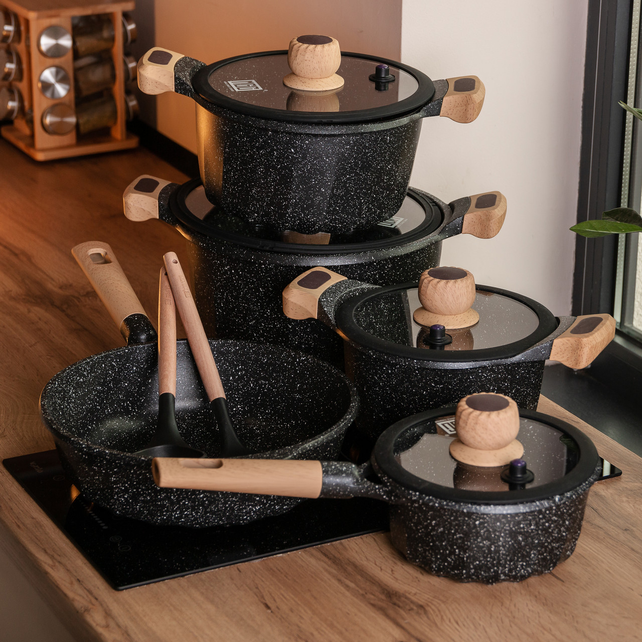 комплект з 4 каструль і сковорідок