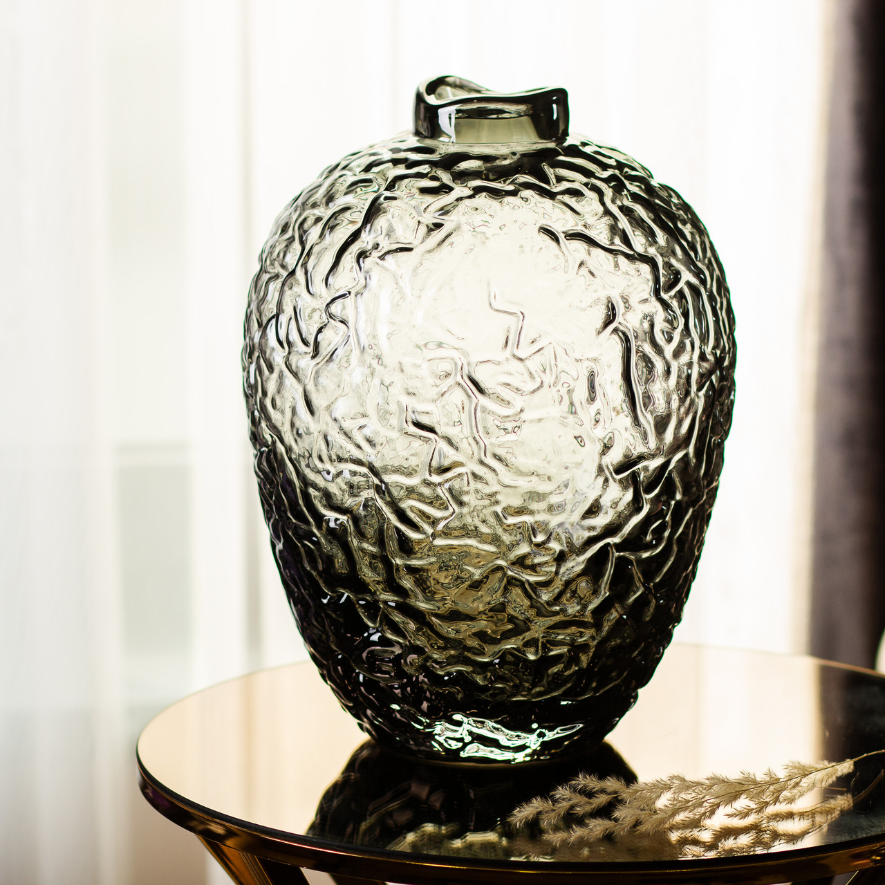 Ваза для цветов из стекла.