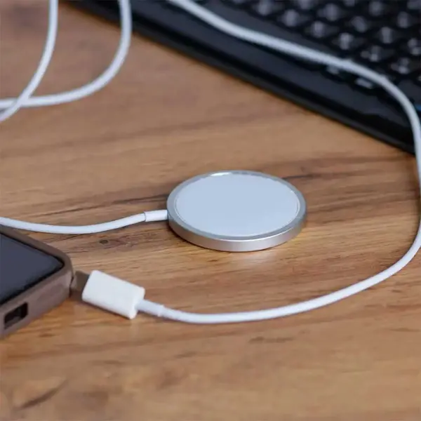 Безпровідний зарядний пристрій magsafe_UR514_Milantium_2
