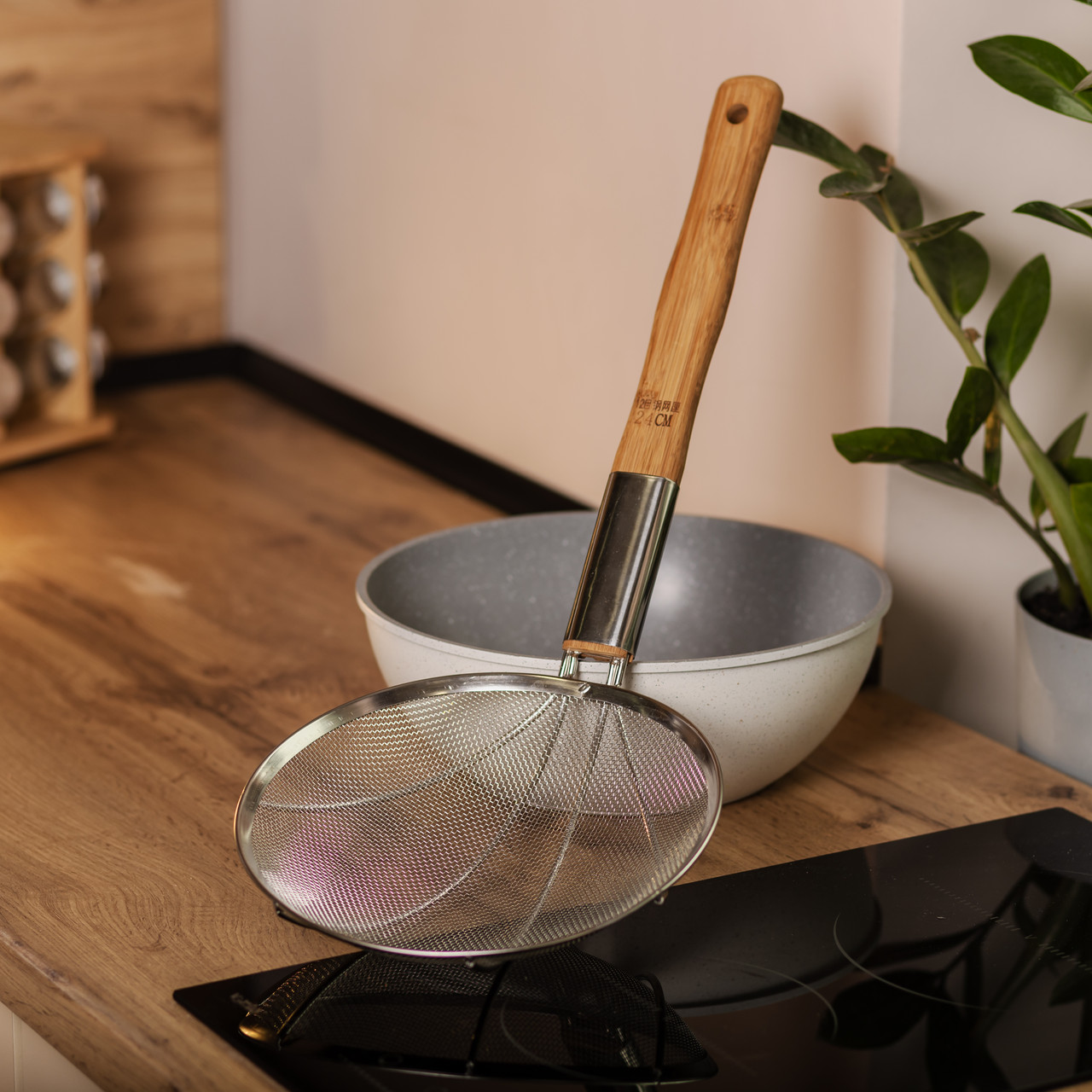 Шумовка "паук" с длинной деревянной ручкой Ø 24 см для фритюра и Вок Lugi_HP-19-19-24CM_Milantium_5