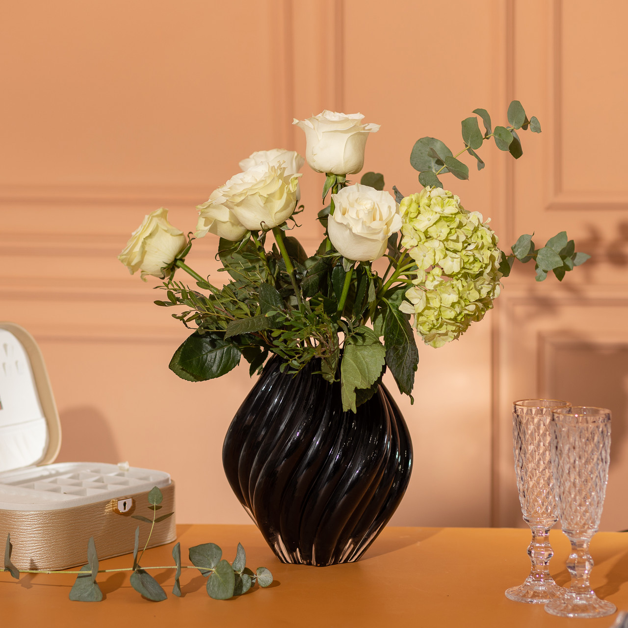 Декоративна скляна ваза для квітів 22.5 см фігурна ваза 3 л Чорна_HP-10-5_Milantium_4