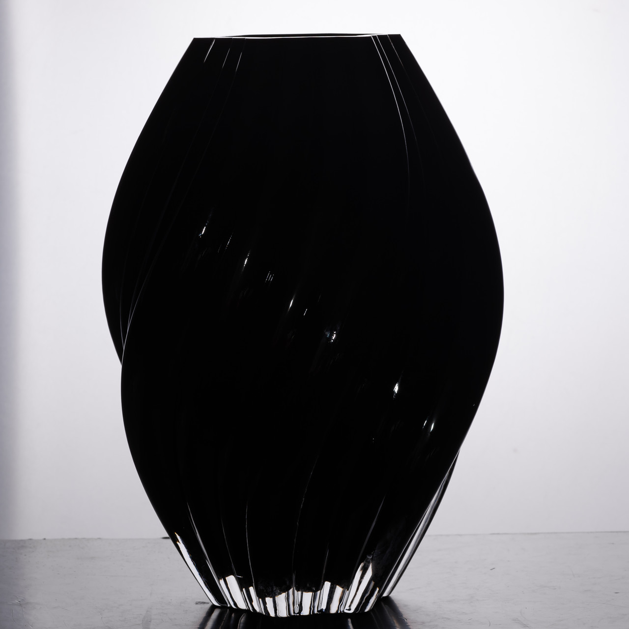 Декоративна скляна ваза для квітів 30 см фігурна ваза 5 л Чорна_HP-10-4_Milantium_2