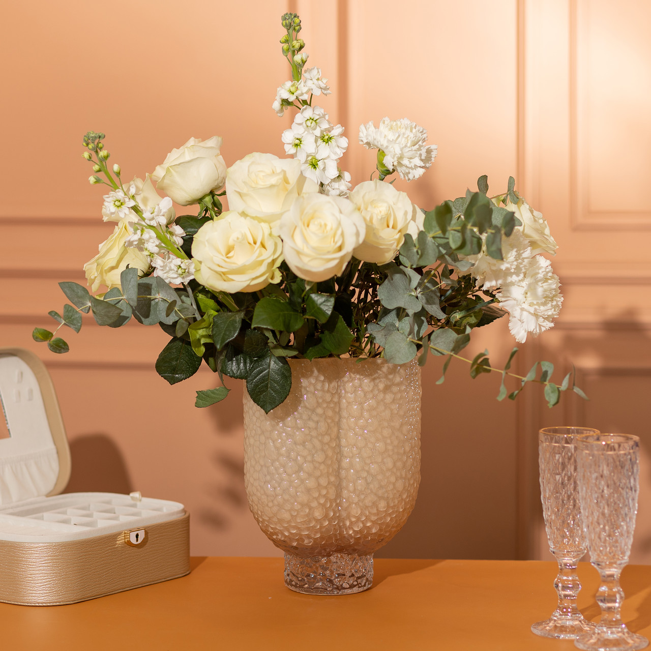 Ваза декоративна 18.5х16х25 см для квітів скляна фігурна ваза з кольорового скла 3 л Бежева HP-10-30_HP-10-30_Milantium_3