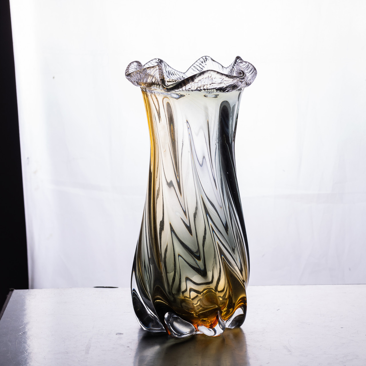 Ваза декоративна 26 см для квітів скляна фігурна ваза з кольорового скла 1.2 л Жовто-сіра HP-9-11_HP-9-11_Milantium_3