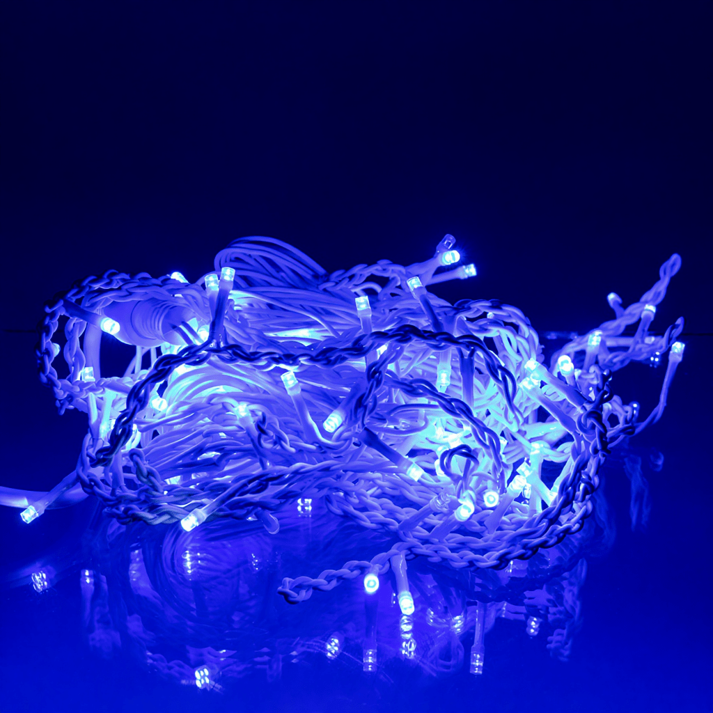 Новорічна гірлянда вулична Бахрома 6 м 105 LED білий провід Синій 6МWBL – купити в Україні недорого