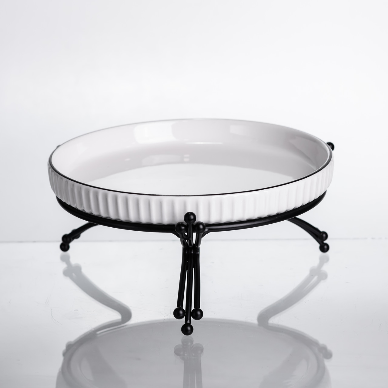 Фруктовниця порцелянова на металевій підставці Ø20 кругла ваза цукерка для фруктів Чорний LB-1570B – купити в Україні недорого