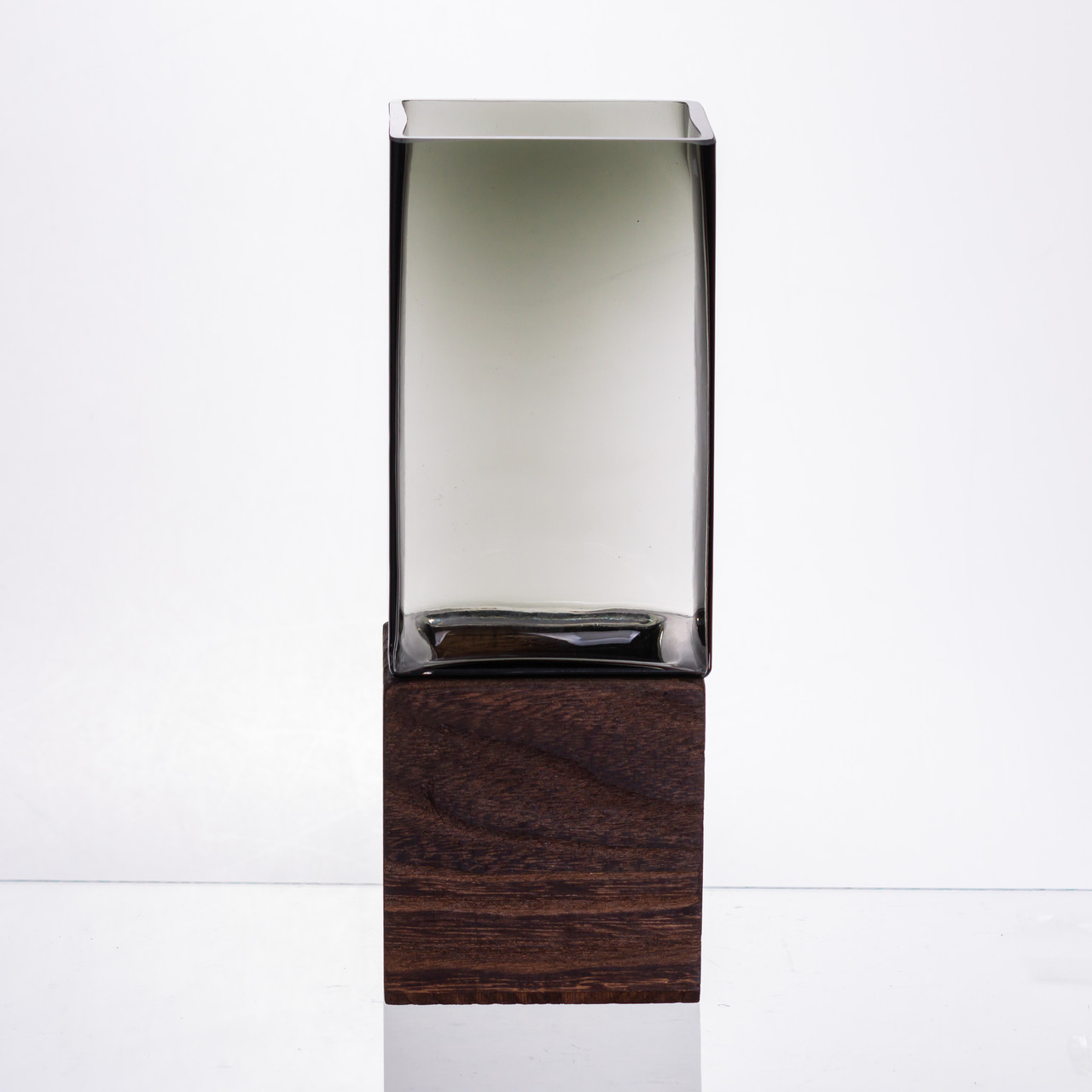 Скляна декоративна ваза квадратна